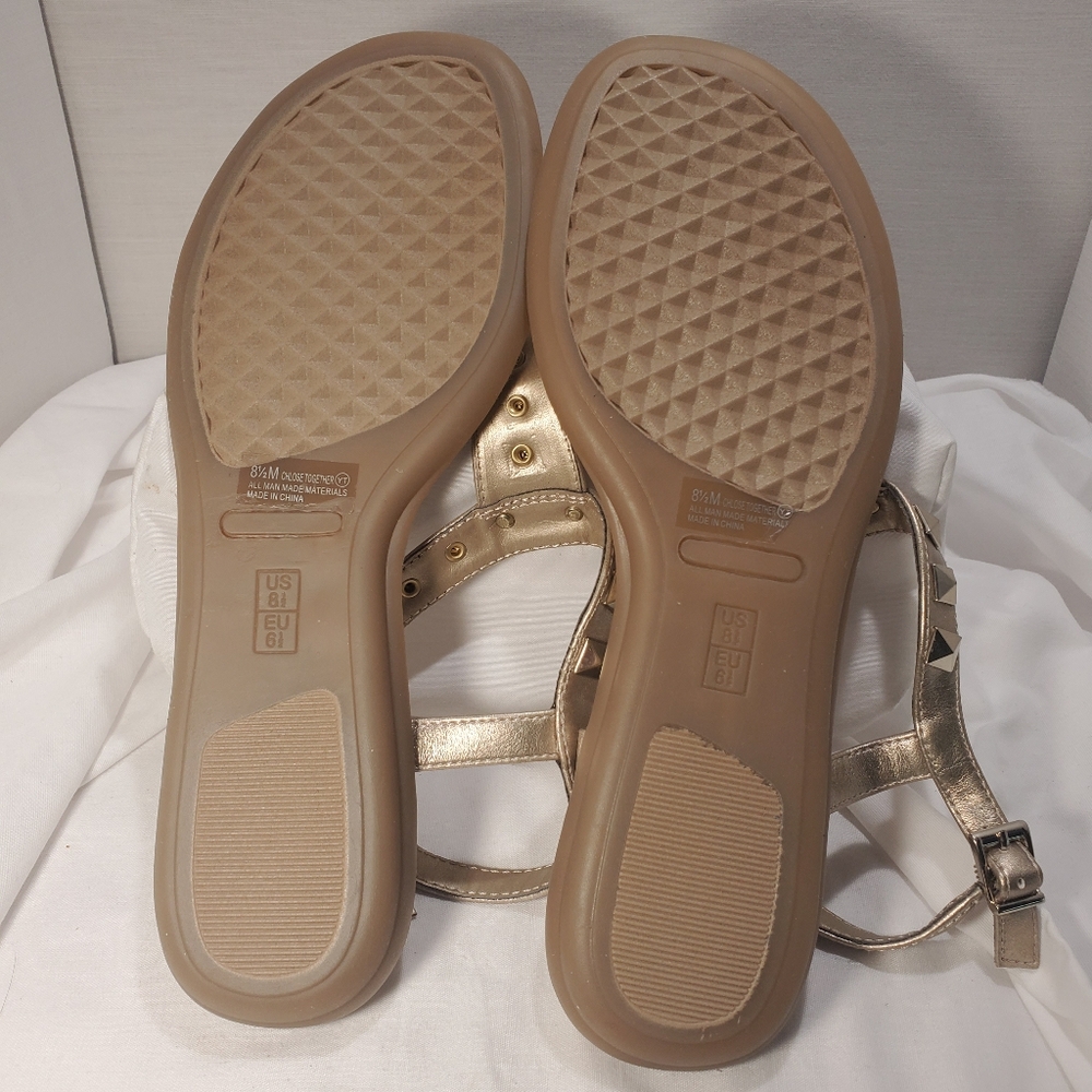 Aerosoles Women' Gold-Tone Faux Leather Split-Toe Jeweled Sandals 8.5 NWOT - Picture 6 of 7